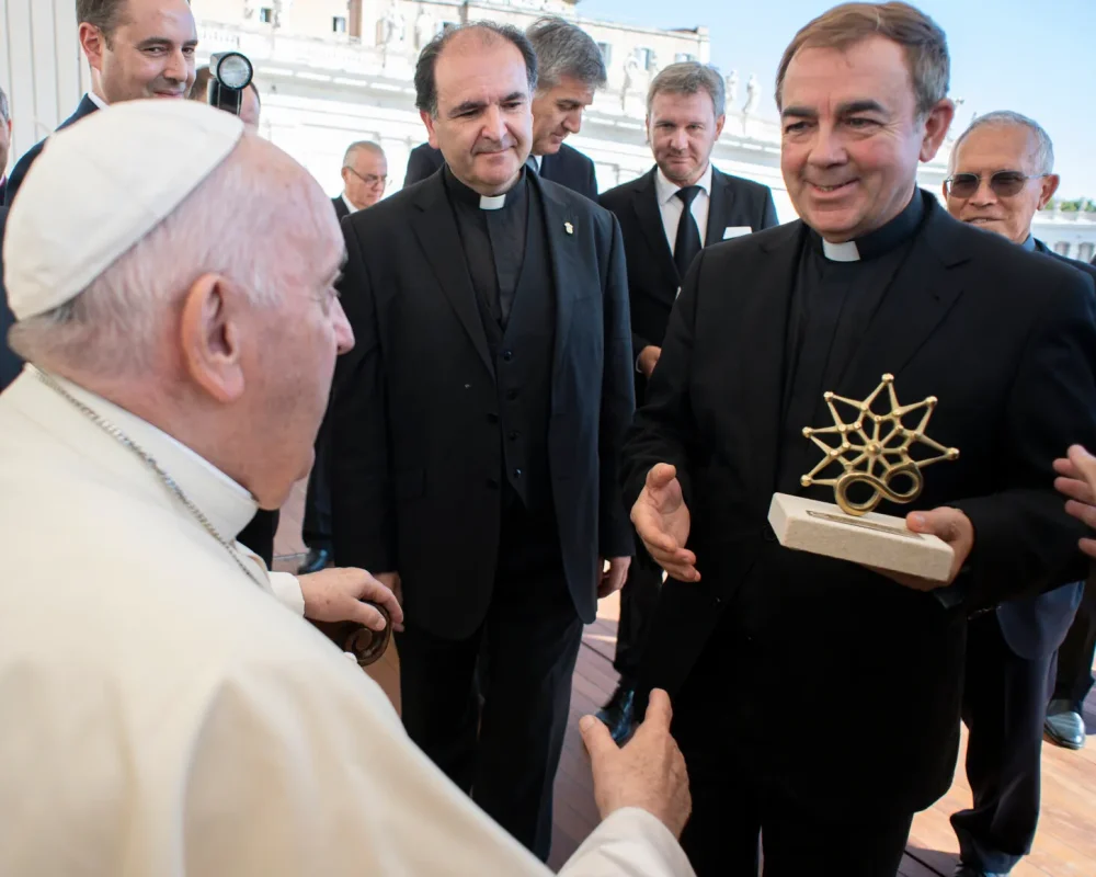 entrega catedral infinita Papa Francisco_7_11zon